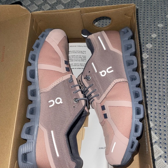 On cloud 5 waterproof sneakers - Picture 4 of 6